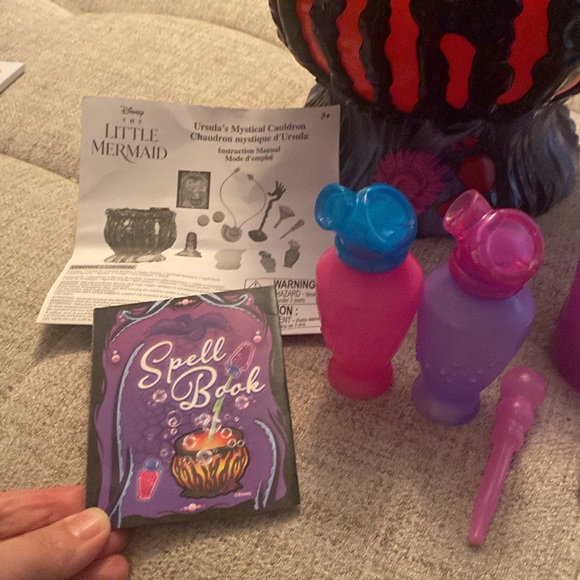 Ursula’s Mystical Cauldron - Picture 3 of 4